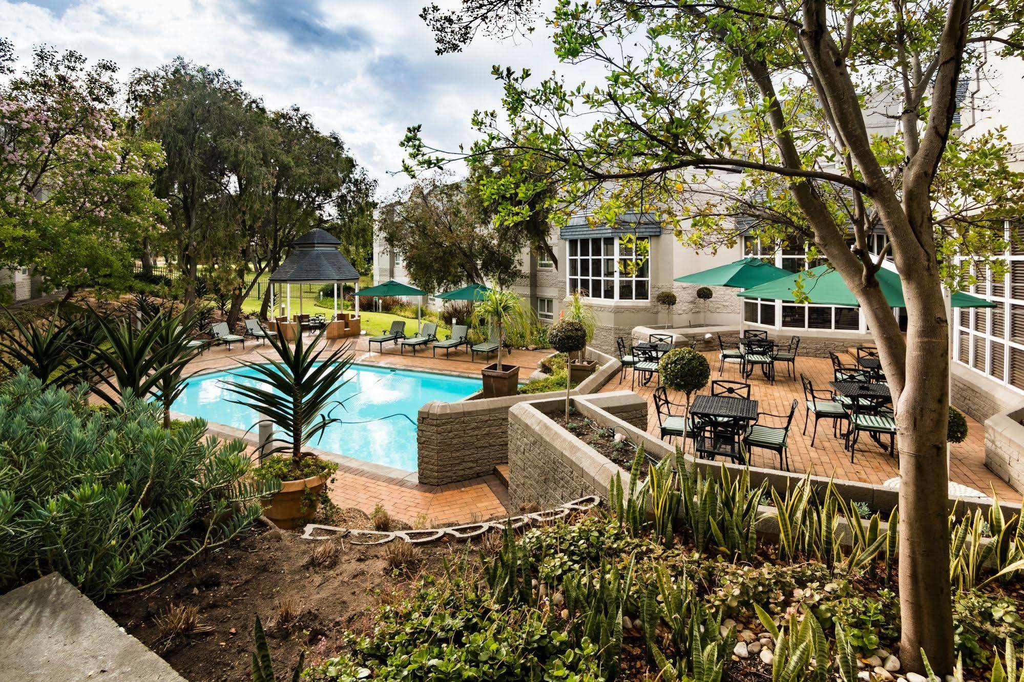 City Lodge Hotel Pinelands Cidade Do Cabo Exterior foto